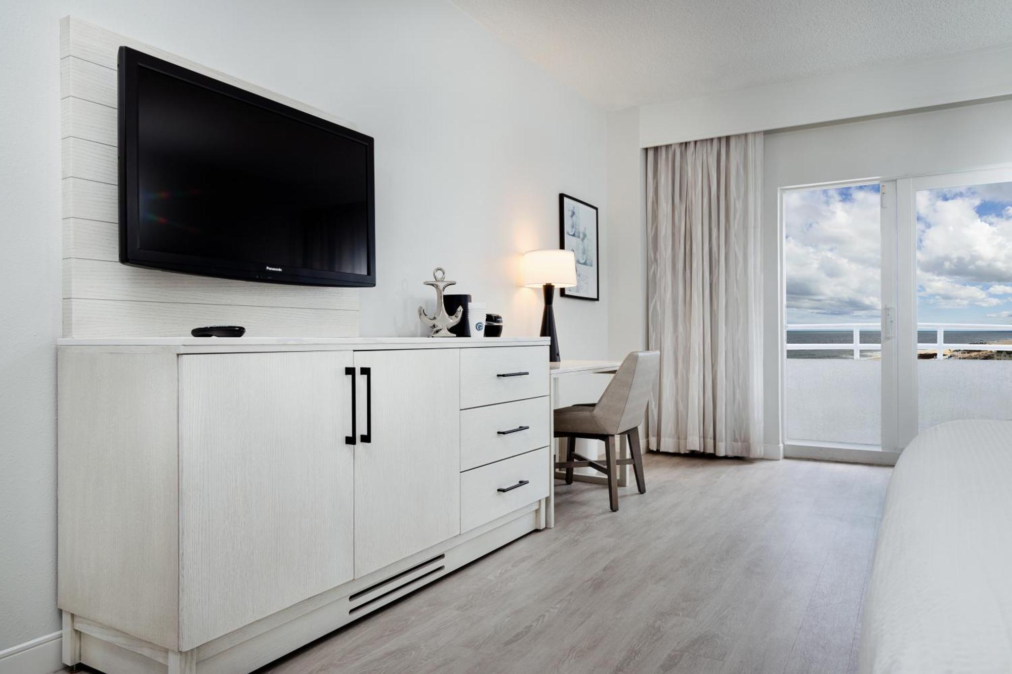Luxury King Room Coast Line View